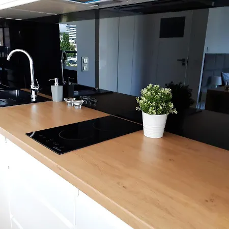 Vista Premium - Free Underground Parking - Center - Self Check-in Apartment *